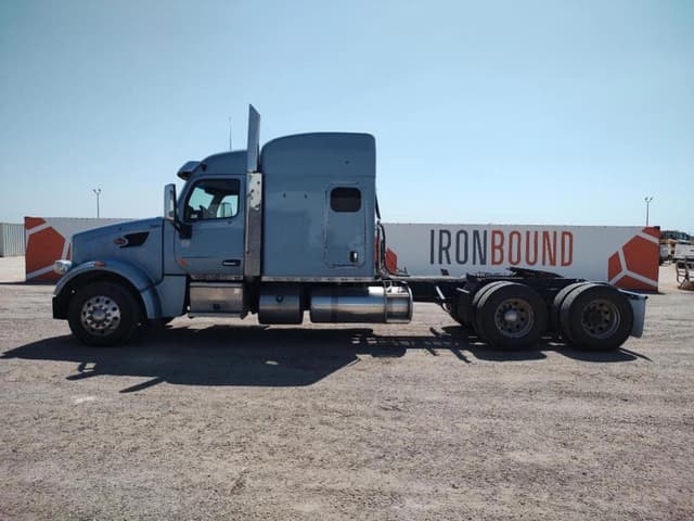 Image of Peterbilt 567 equipment image 1