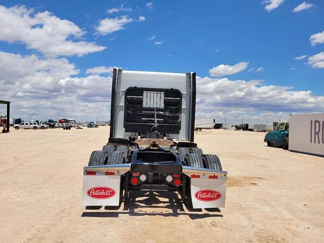 Image of Peterbilt 567 equipment image 3