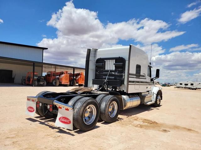 Image of Peterbilt 567 equipment image 4