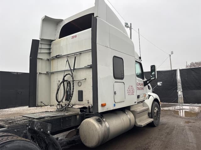 Image of Peterbilt 579 equipment image 4