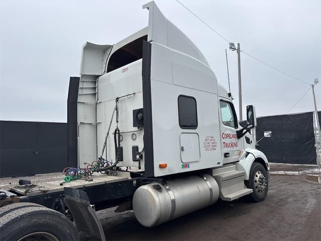 Image of Peterbilt 579 equipment image 4