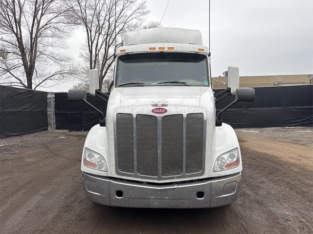 Image of Peterbilt 579 equipment image 1