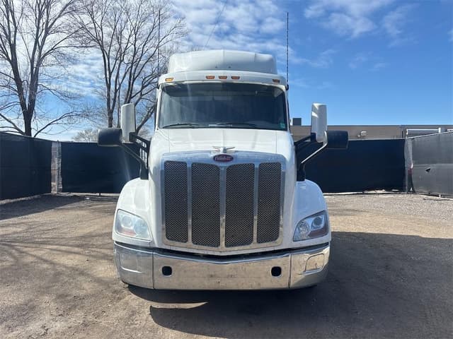 Image of Peterbilt 579 equipment image 1