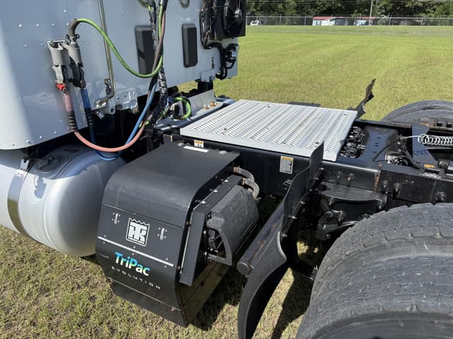 Image of Peterbilt 579 equipment image 4