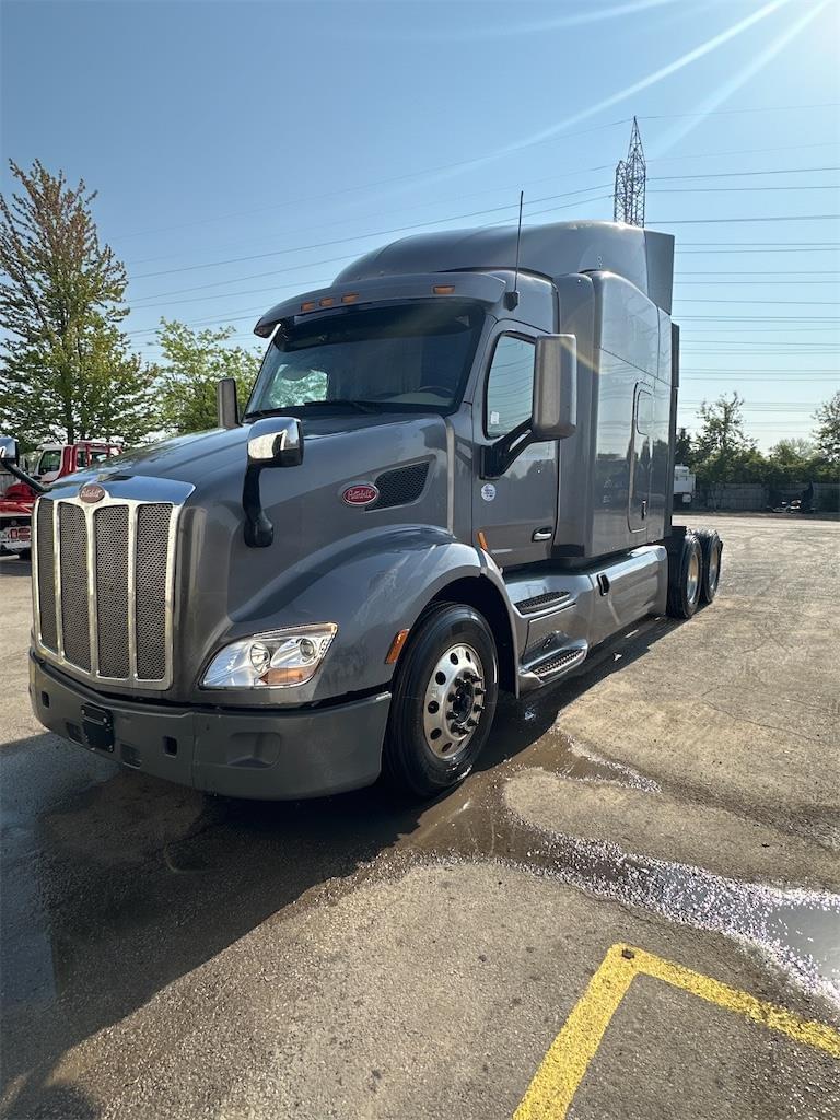 Image of Peterbilt 579 Primary image
