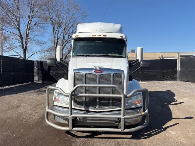 Image of Peterbilt 579 equipment image 1