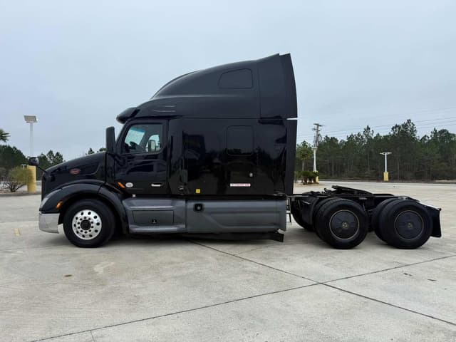 Image of Peterbilt 579 equipment image 1