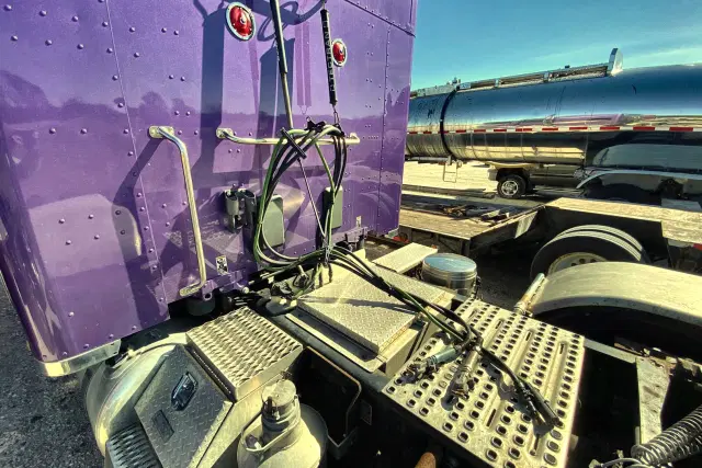 Image of Peterbilt 579 equipment image 4