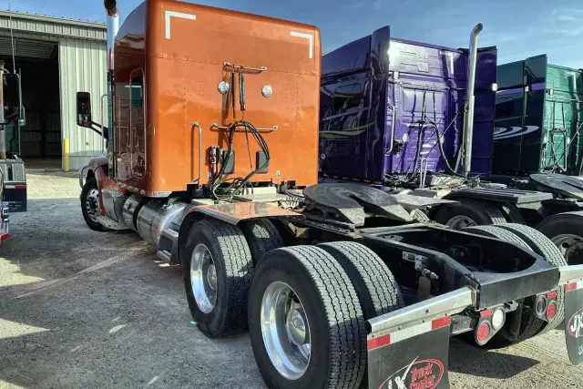 Image of Peterbilt 579 equipment image 4