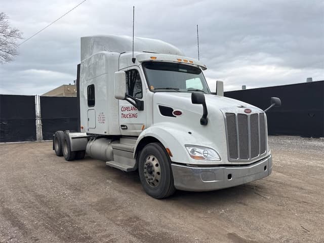 Image of Peterbilt 579 equipment image 2