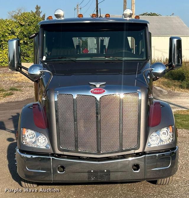 Image of Peterbilt 579 equipment image 1