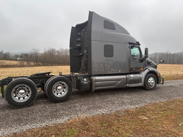 Image of Peterbilt 579 equipment image 4