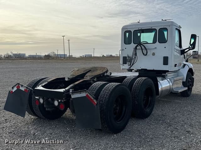 Image of Peterbilt 579 equipment image 4