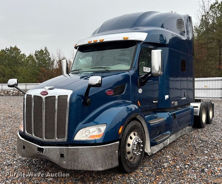 2020 Peterbilt 579 Equipment Image0