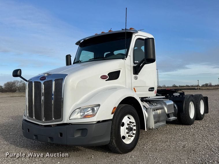 2020 Peterbilt 579 Equipment Image0