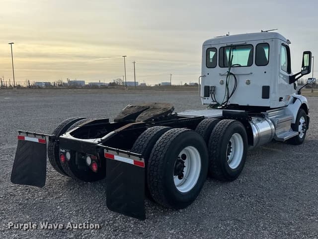 Image of Peterbilt 579 equipment image 4