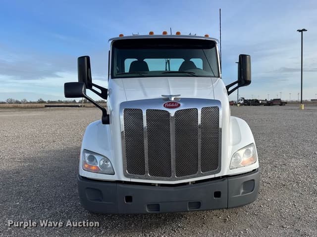 Image of Peterbilt 579 equipment image 1