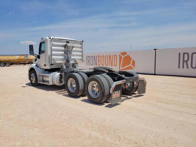 Image of Peterbilt 579 equipment image 2