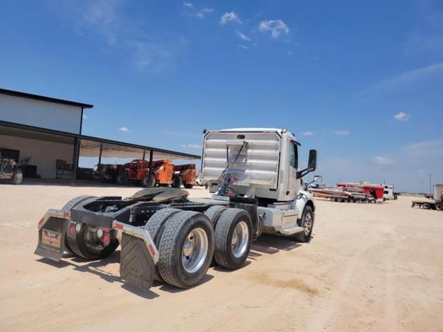 Image of Peterbilt 579 equipment image 4