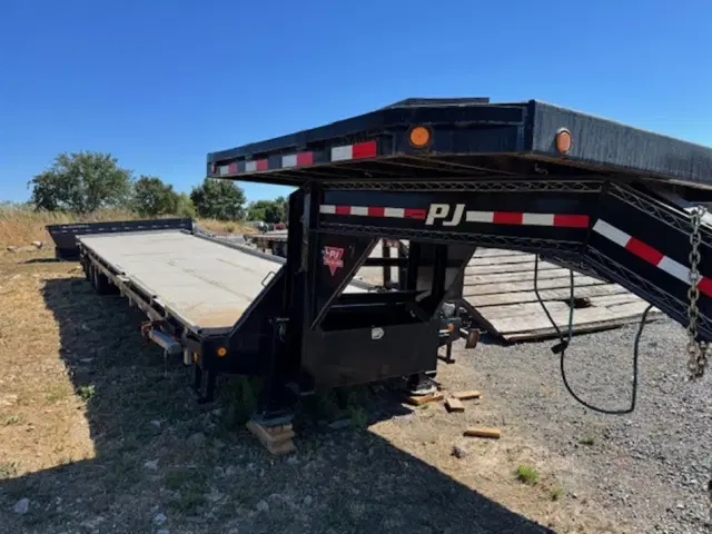 Image of PJ Gooseneck Flat Trailer equipment image 1