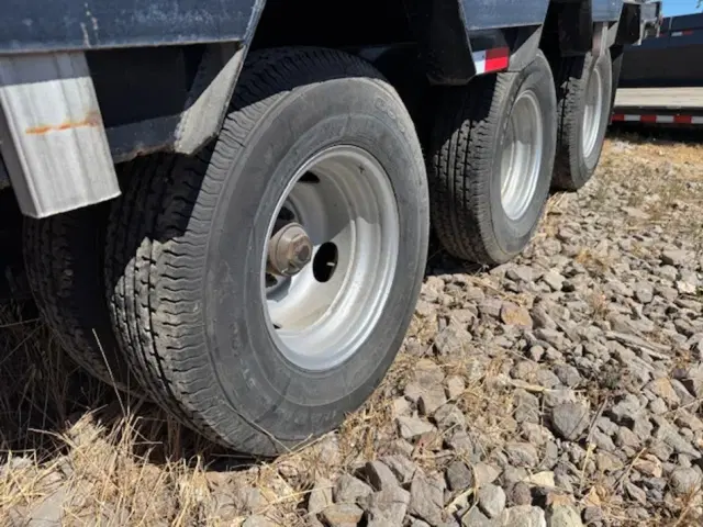 Image of PJ Gooseneck Flat Trailer equipment image 3