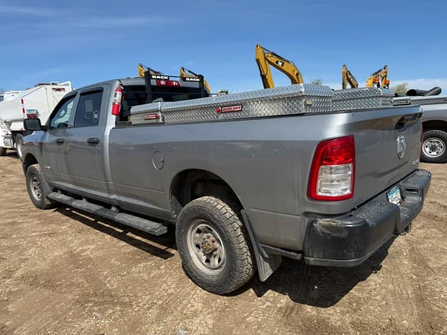 Image of Dodge Ram 2500HD equipment image 2
