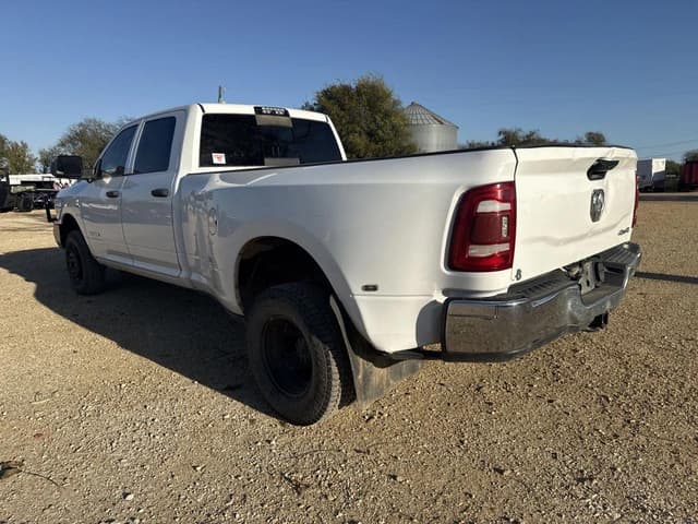 Image of Dodge Ram 3500 equipment image 2