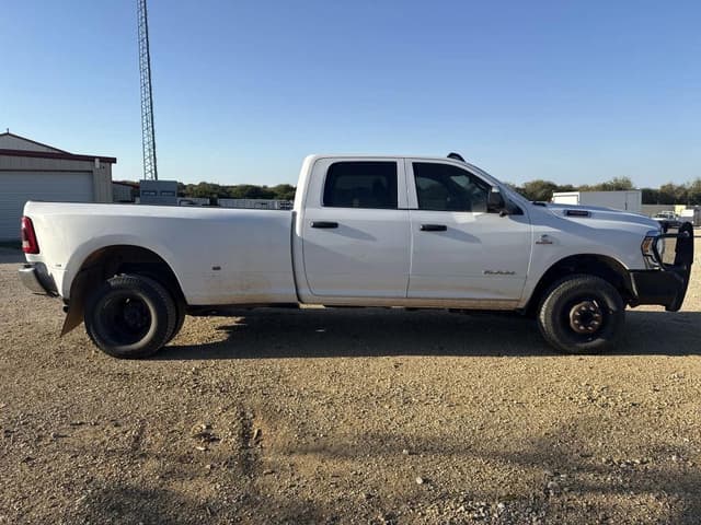 Image of Dodge Ram 3500 equipment image 4