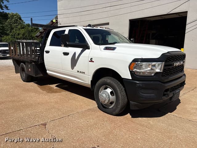 Image of Dodge Ram 3500 equipment image 2