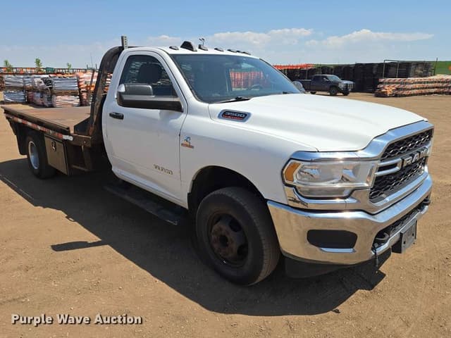 Image of Dodge Ram 3500 equipment image 2