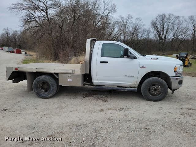 Image of Dodge Ram 3500 equipment image 3