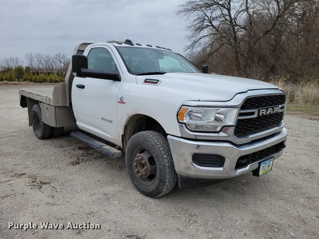 Image of Dodge Ram 3500 equipment image 2