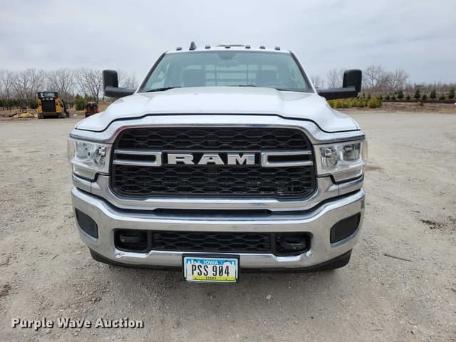 Image of Dodge Ram 3500 equipment image 1