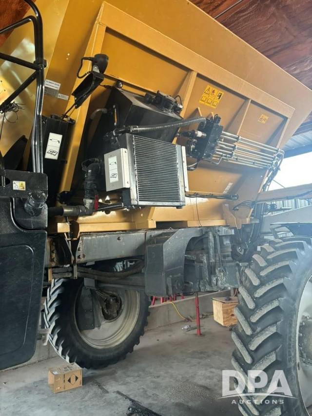 Image of RoGator RG1100C equipment image 4