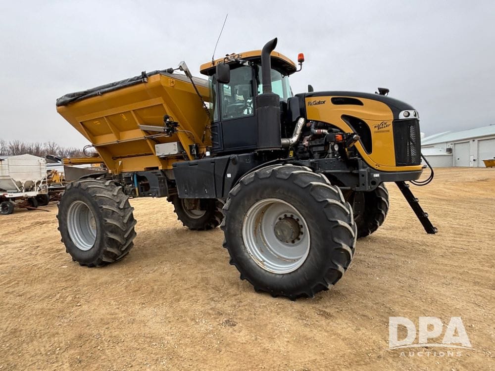 2020 RoGator RG1300C Equipment Image0