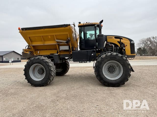 Image of RoGator RG1300 equipment image 3