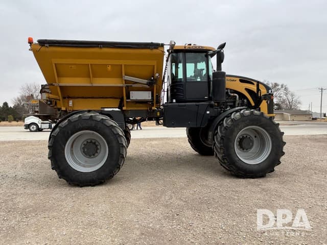 Image of RoGator RG1300 equipment image 4