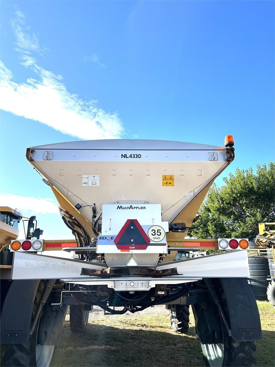 2020 New Leader NL4330 Equipment Image0