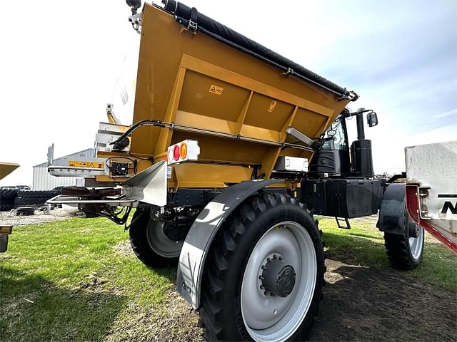 Image of RoGator RG1100C equipment image 4