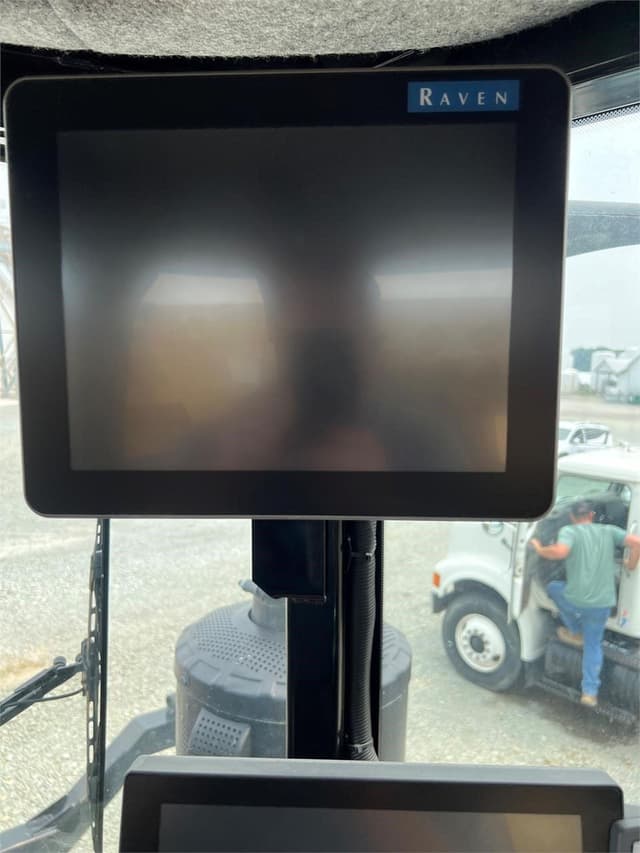 Image of RoGator RG1100C equipment image 3