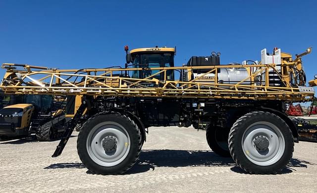 Image of RoGator RG1100C equipment image 3