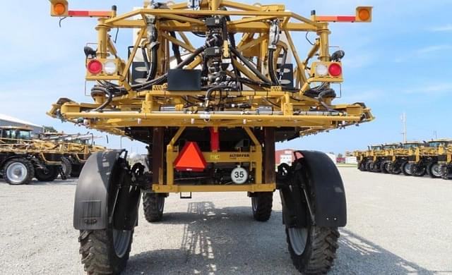 Image of RoGator RG1100C equipment image 3