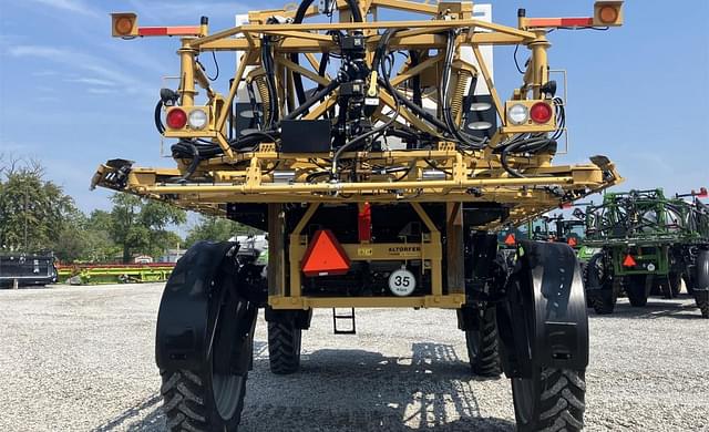 Image of RoGator RG1100C equipment image 4