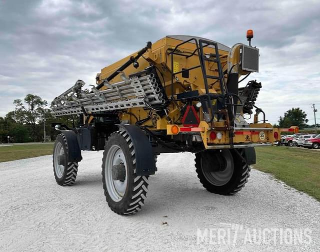 Image of RoGator RG1300 equipment image 2