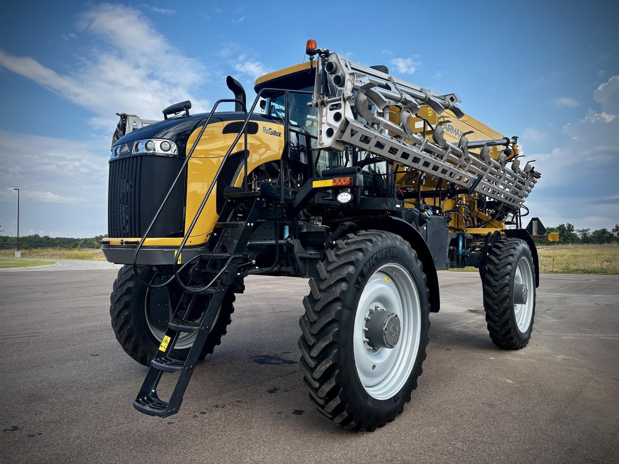 2020 RoGator RG1300C Equipment Image0