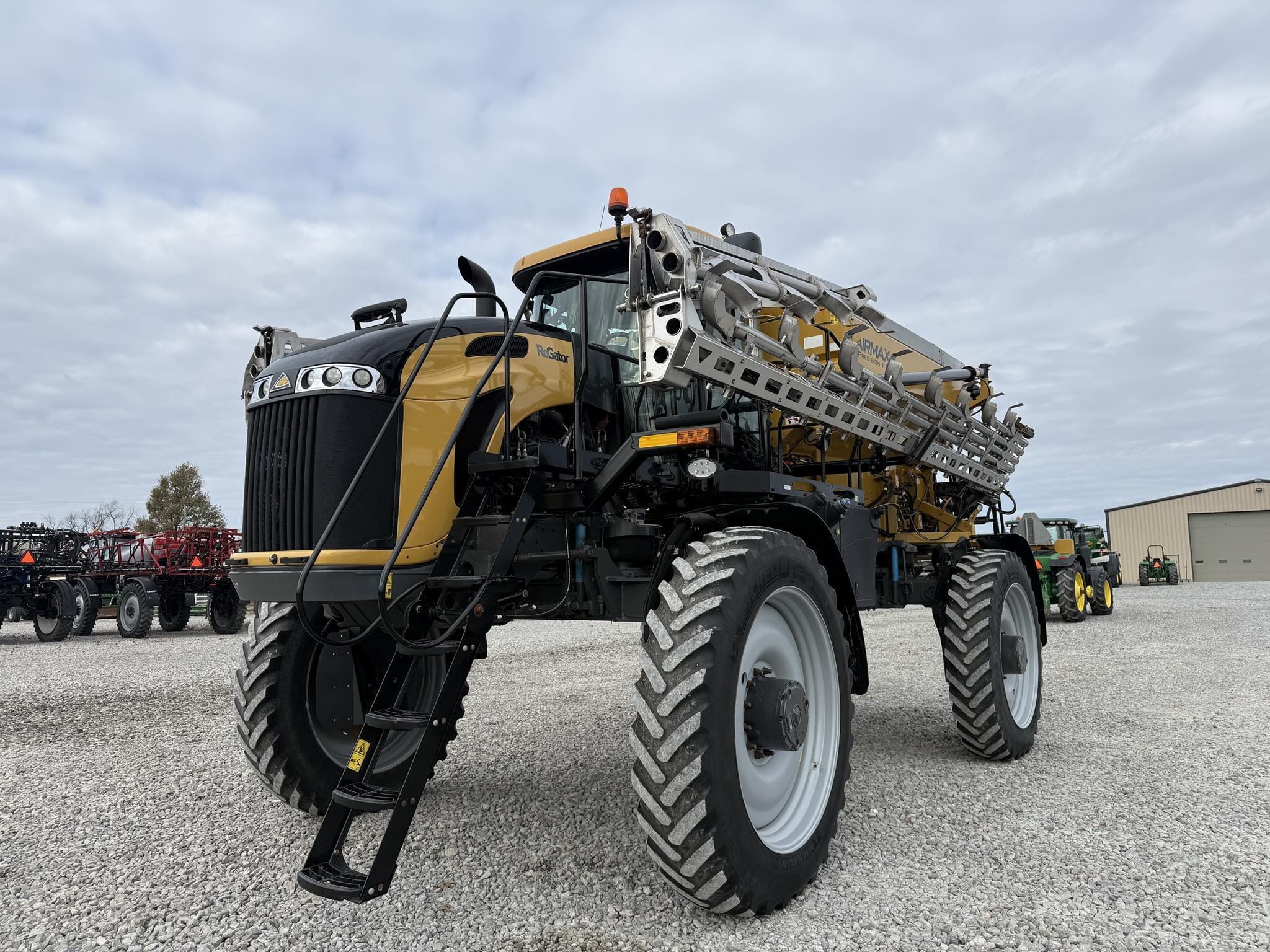 2020 RoGator RG1300C Equipment Image0