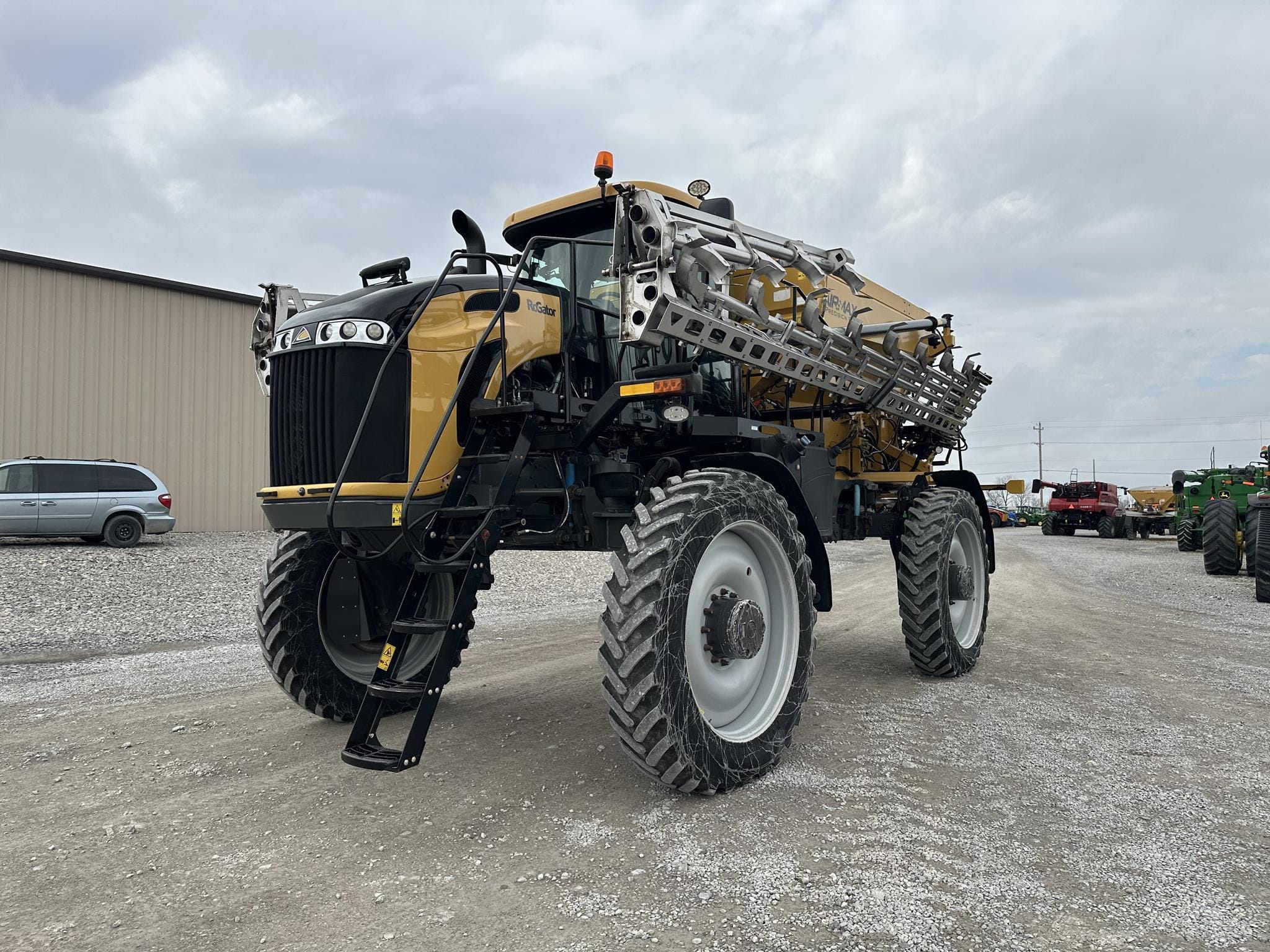 2020 RoGator RG1300C Equipment Image0