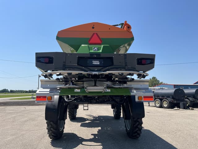 Image of RoGator RG1300C equipment image 3