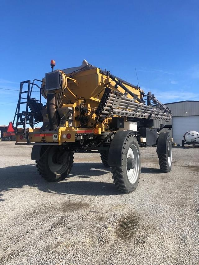 Image of RoGator RG1300 equipment image 2