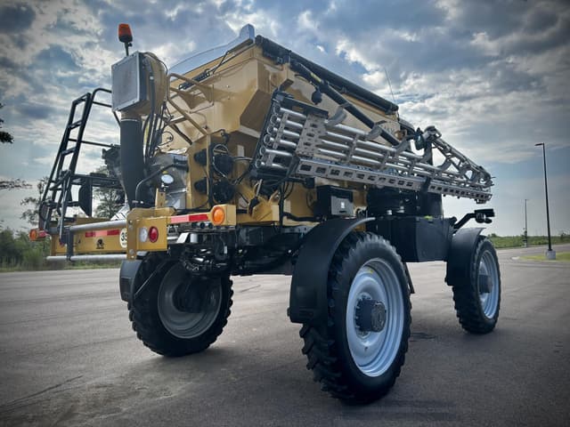 Image of RoGator RG1300C equipment image 4